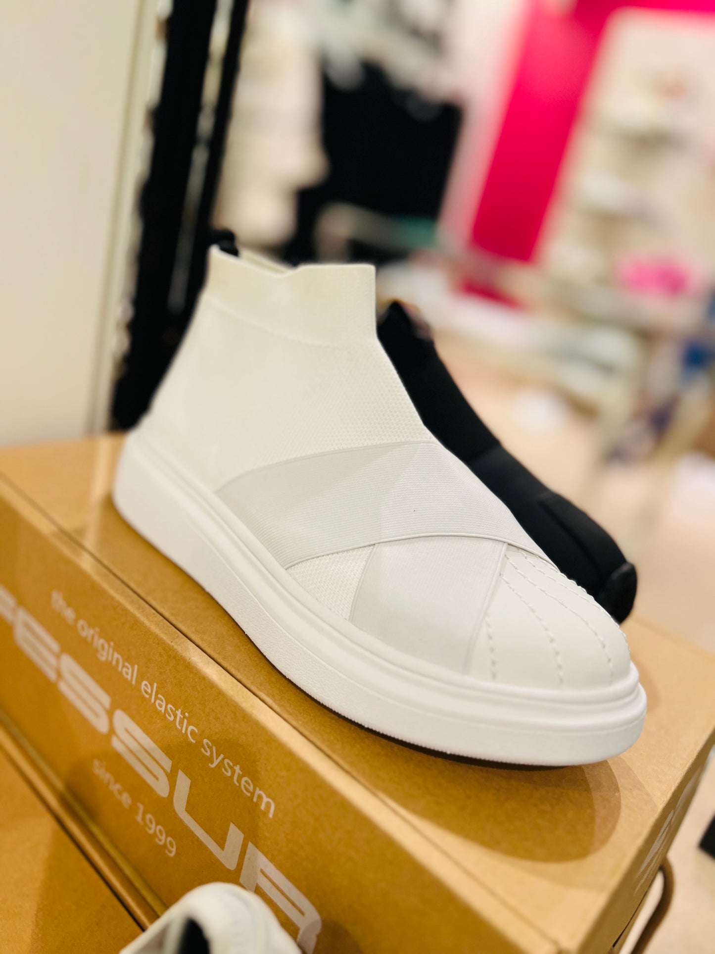 FESSURA EDGE KNIT WHITE