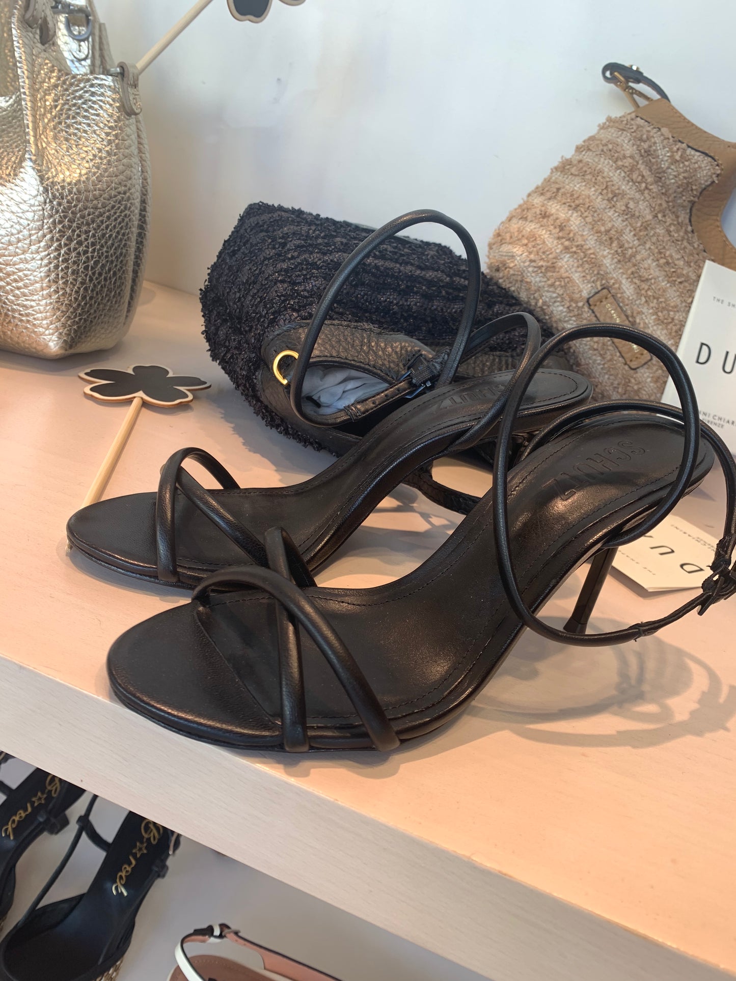 SCHUTZ