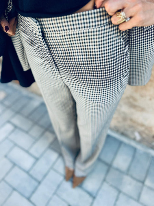 T. IN PANTALONE